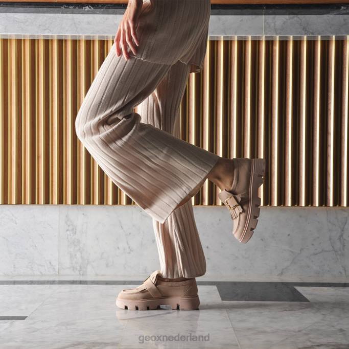 Geox vieze vrouw 282Z270 naakt